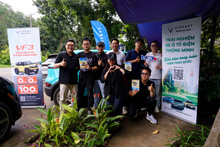 Lái thử xe VinFast tại xã Ngãi Giao